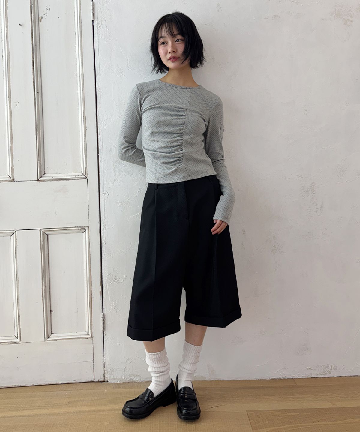 론론(RONRON) RUCHED SLIM FIT T SHIRT GREY DOT