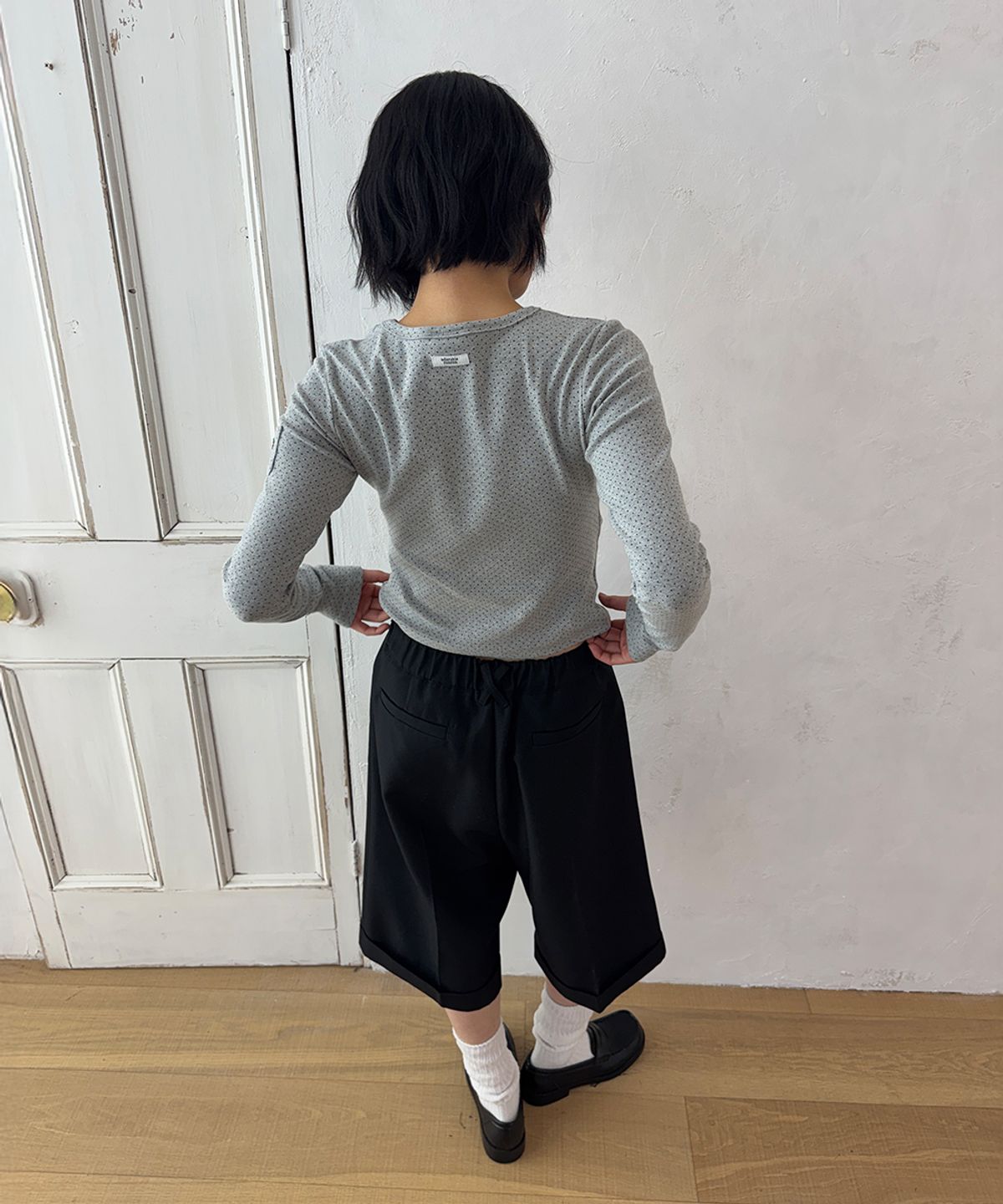 론론(RONRON) RUCHED SLIM FIT T SHIRT GREY DOT