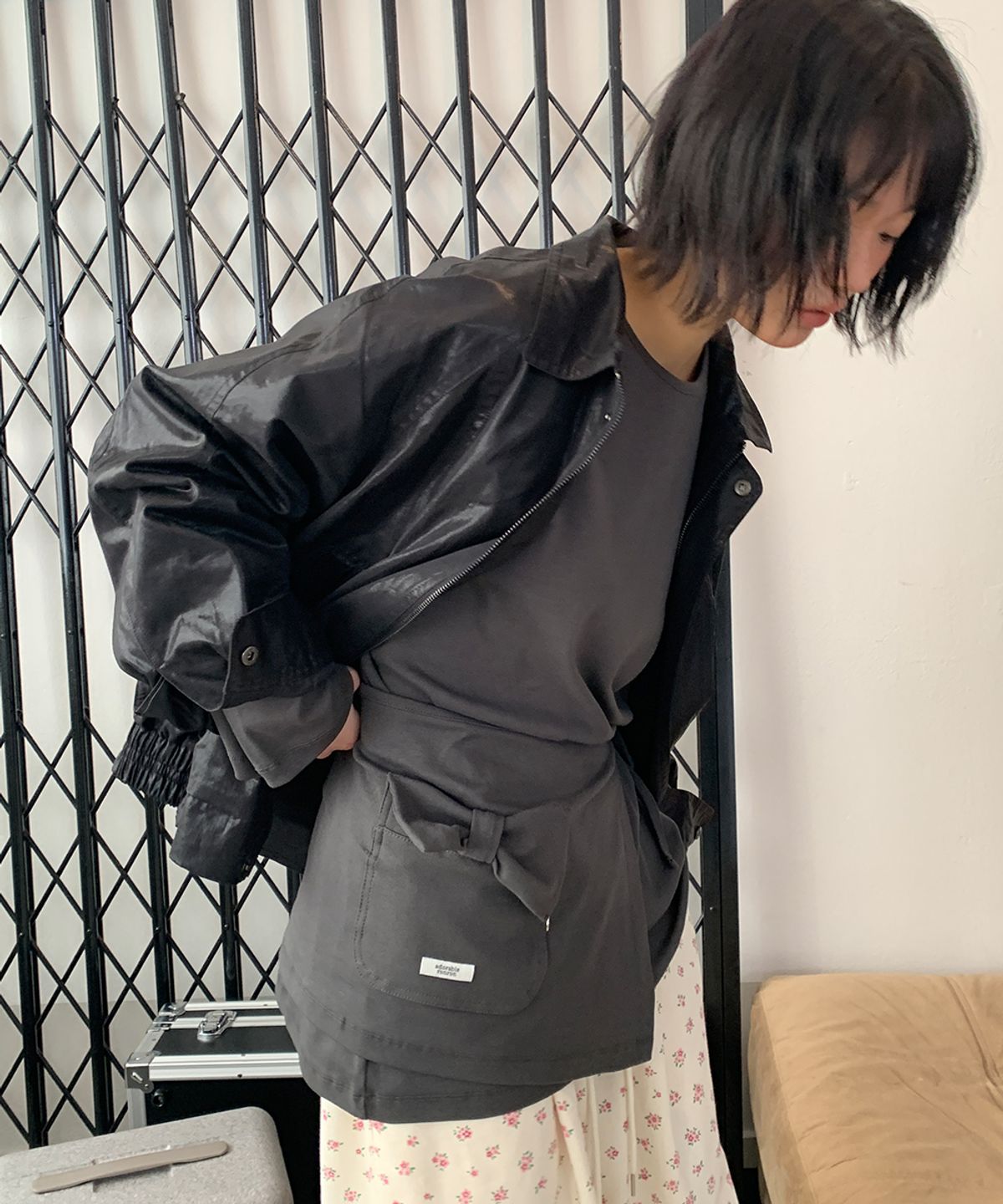 론론(RONRON) WRAP RIBBON POCKET LONG SLEEVE CHARCOAL