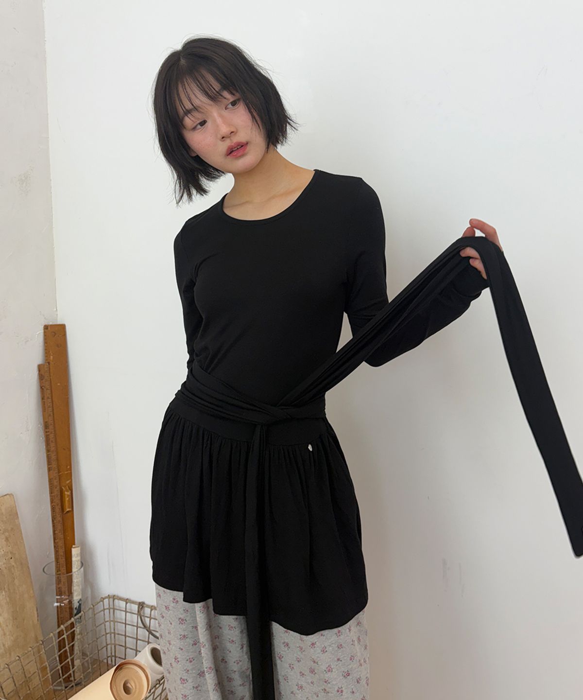 론론(RONRON) DROP WAIST FRILL LONG SLEEVE BLACK