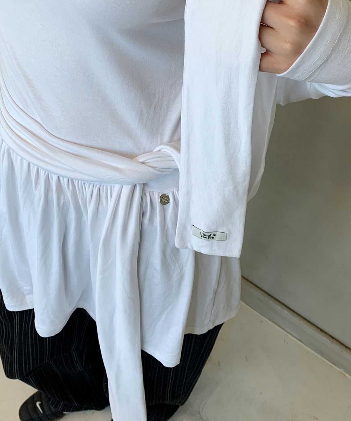 론론(RONRON) DROP WAIST FRILL LONG SLEEVE WHITE