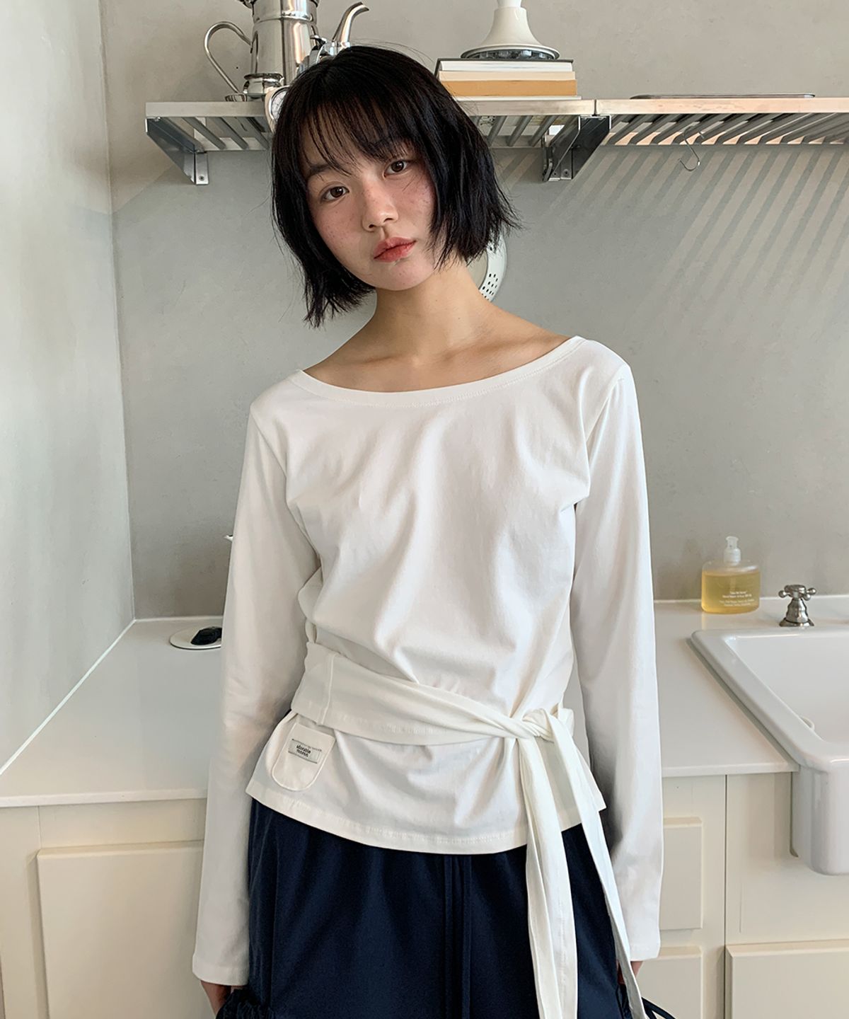 론론(RONRON) WAIST TIE OFF SHOULDER LONG SLEEVE WHITE