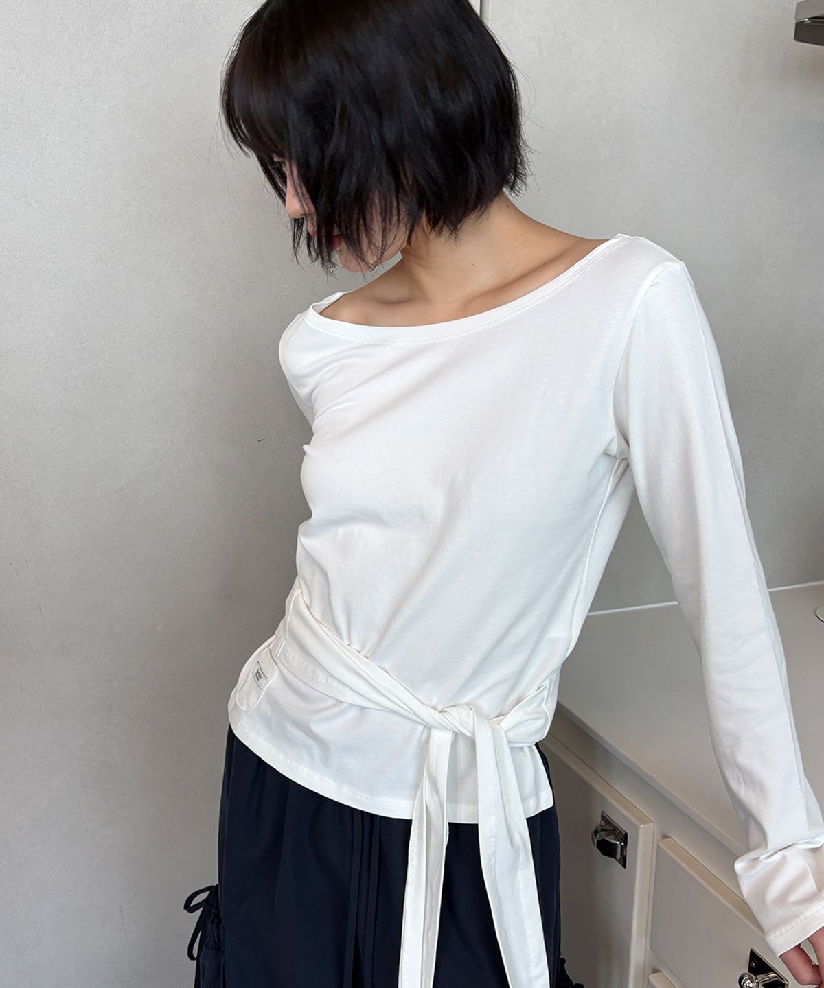 론론(RONRON) WAIST TIE OFF SHOULDER LONG SLEEVE WHITE