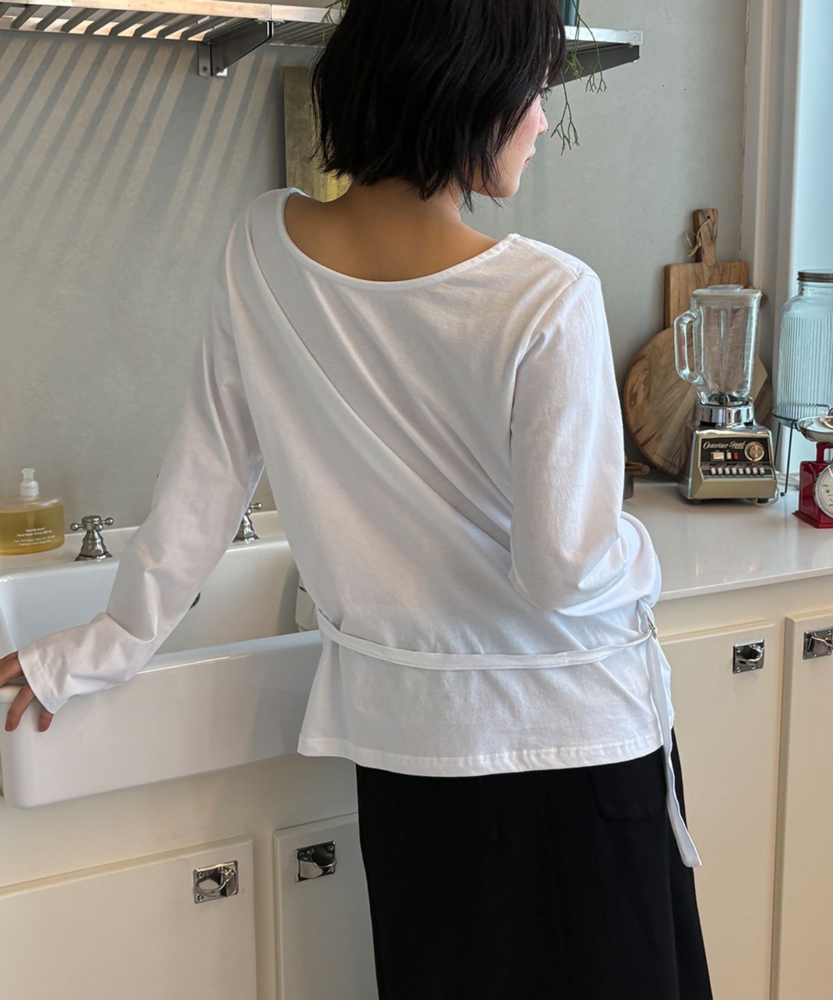 론론(RONRON) BACK OPEN WAIST BELT LONG SLEEVE T SHIRT WHITE
