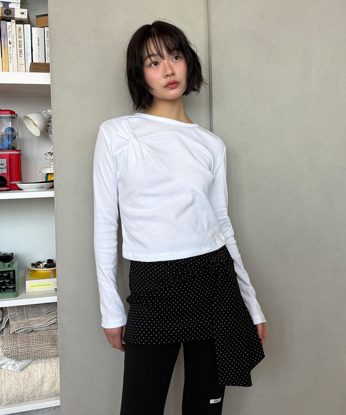 론론(RONRON) KNOT SEAM LONG SLEEVE WHITE