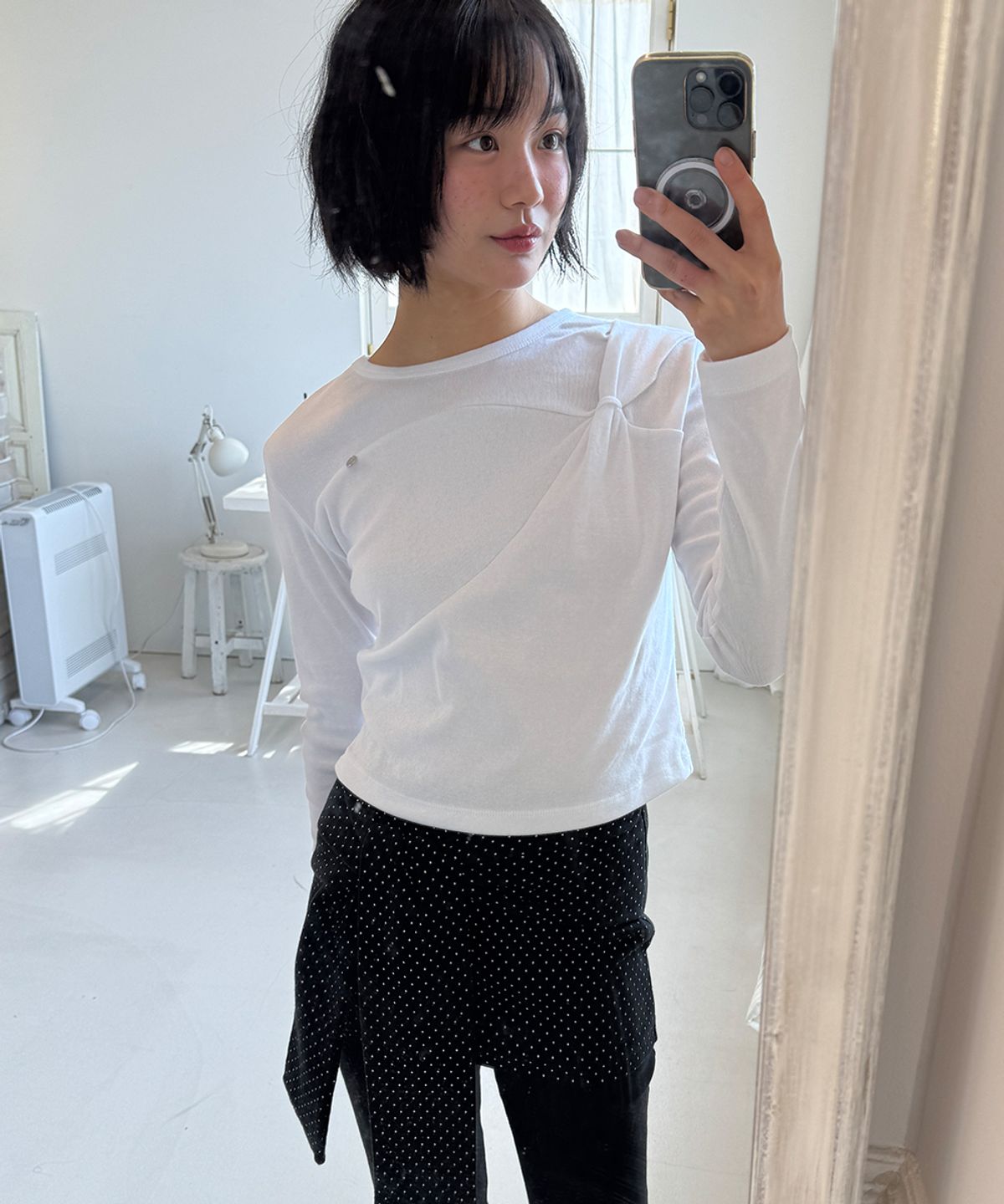 론론(RONRON) KNOT SEAM LONG SLEEVE WHITE