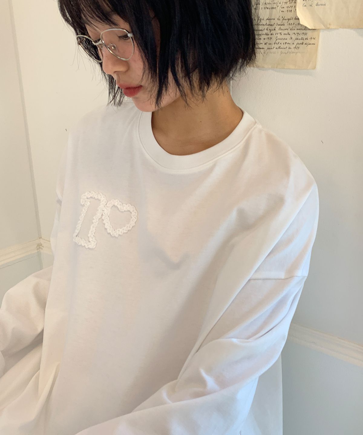 론론(RONRON) HEART EMBROIDERED LONG SLEEVE T SHIRT WHITE