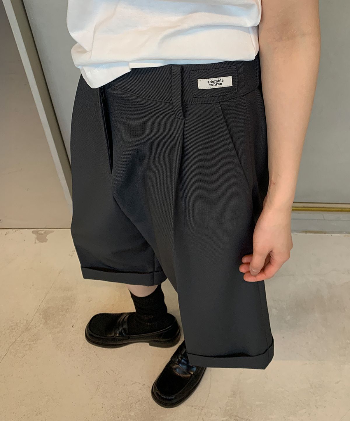 론론(RONRON) RELAXED BANDING HALF PANTS GREY