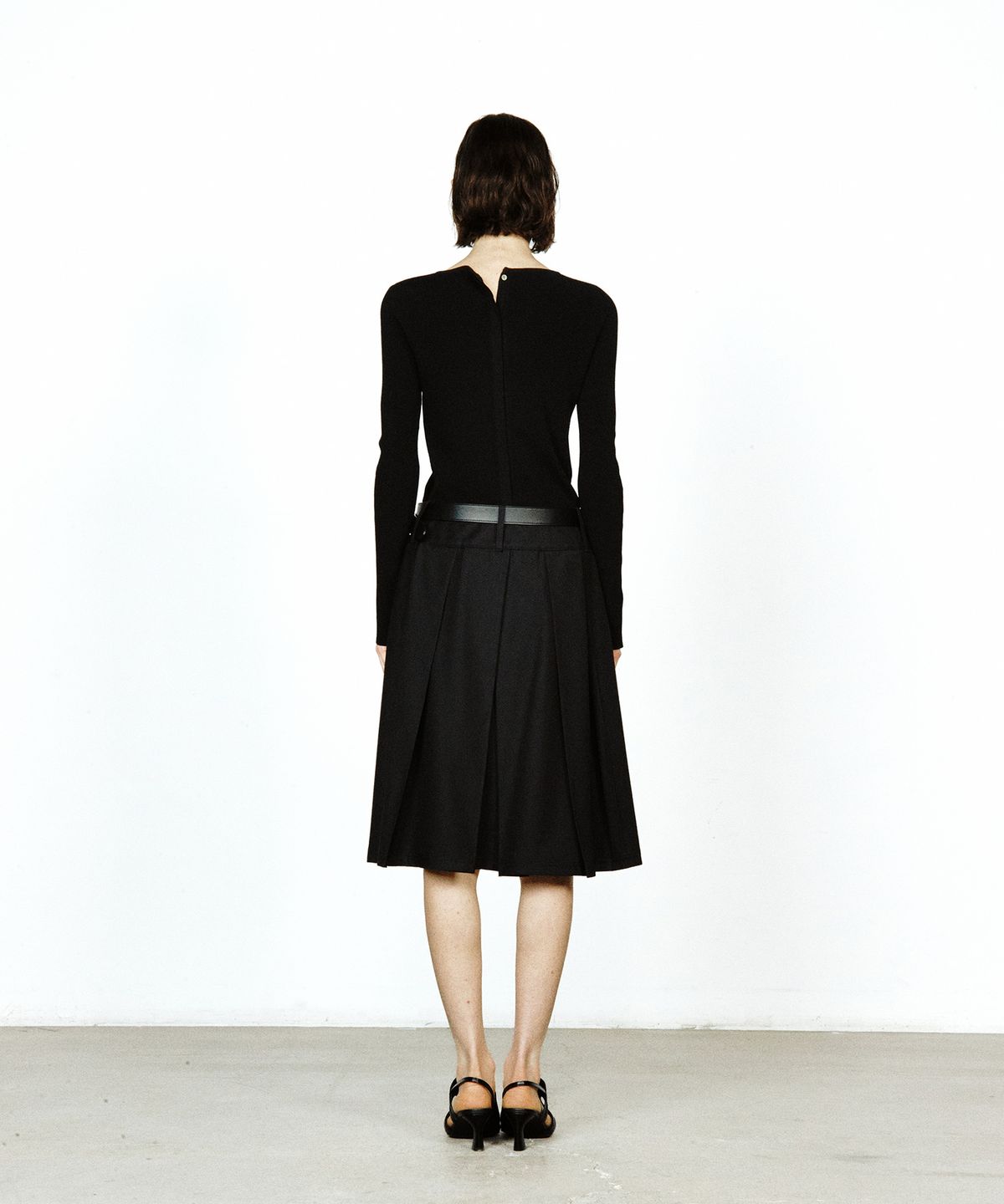 유지(YUJI) MIDI PLEATED SKIRT BLACK
