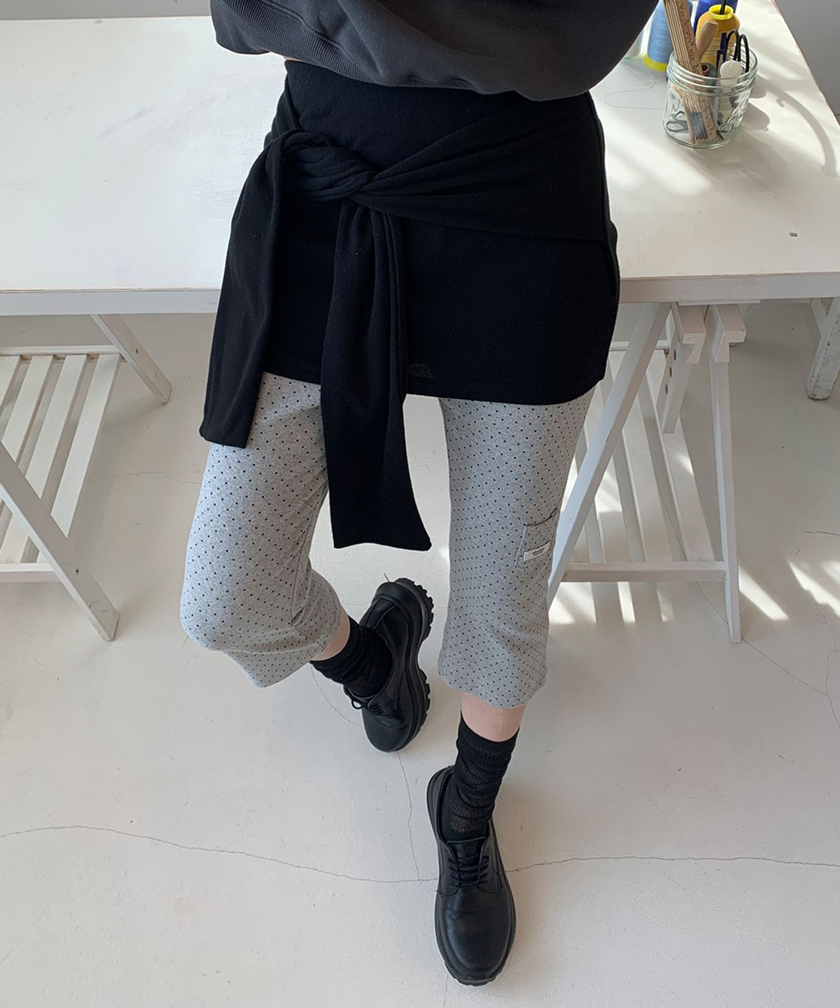 론론(RONRON) DOT WRAP CAPRI PANTS BLACK