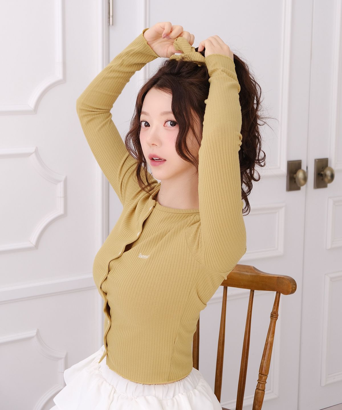 아이씨에(ISEEAE) First Love Cardigan (Mustard Green) + Scrunchie Set