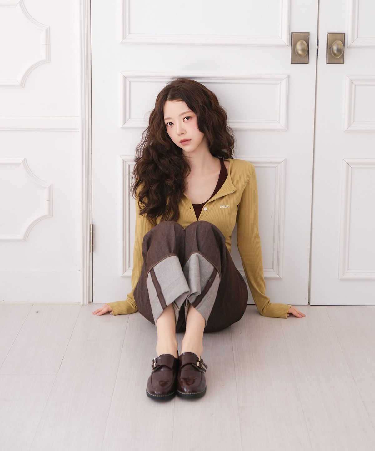 아이씨에(ISEEAE) First Love Cardigan (Mustard Green) + Scrunchie Set