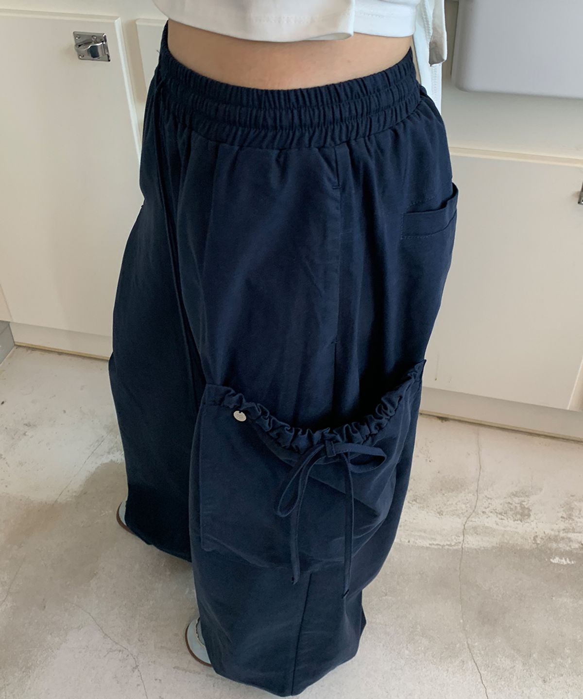 론론(RONRON) RIBBON STRING WIDE CARGO PANTS NAVY