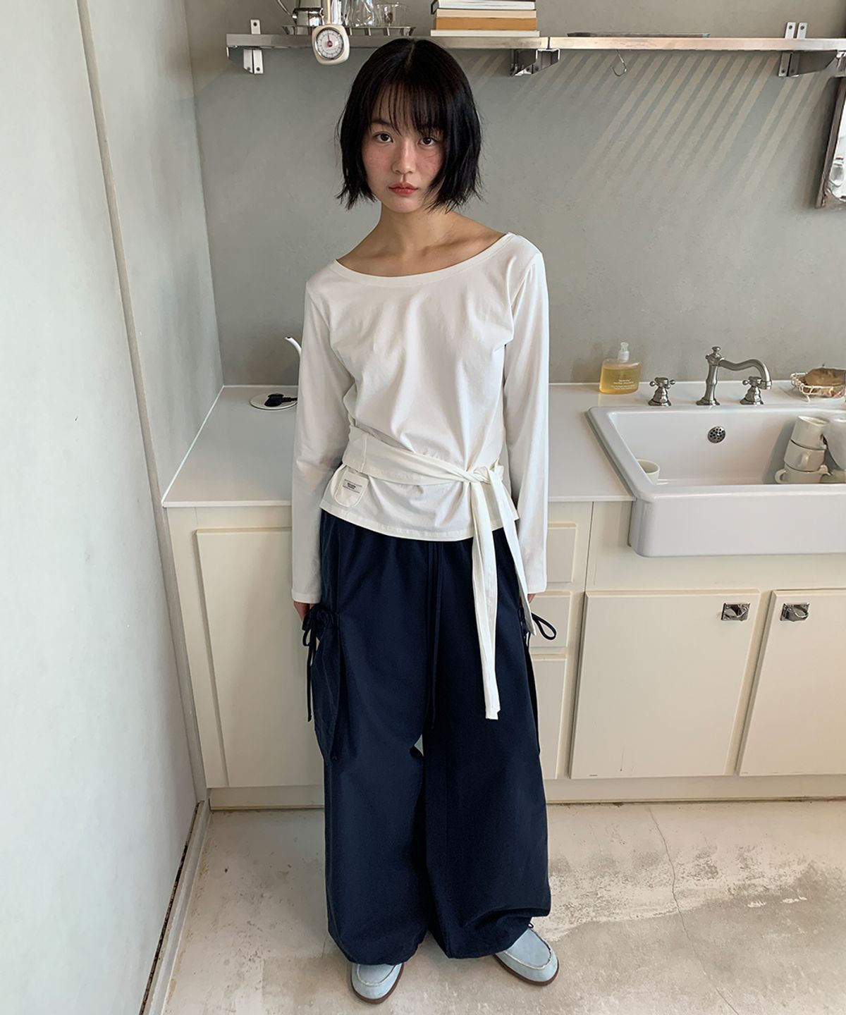 론론(RONRON) RIBBON STRING WIDE CARGO PANTS NAVY