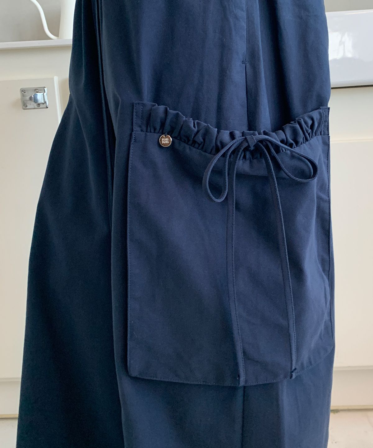 론론(RONRON) RIBBON STRING WIDE CARGO PANTS NAVY