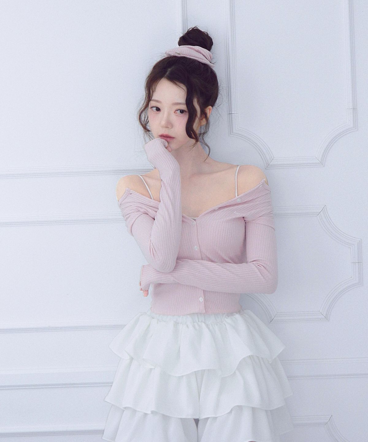 아이씨에(ISEEAE) First Love Cardigan (Baby Pink) + Scrunchie Set