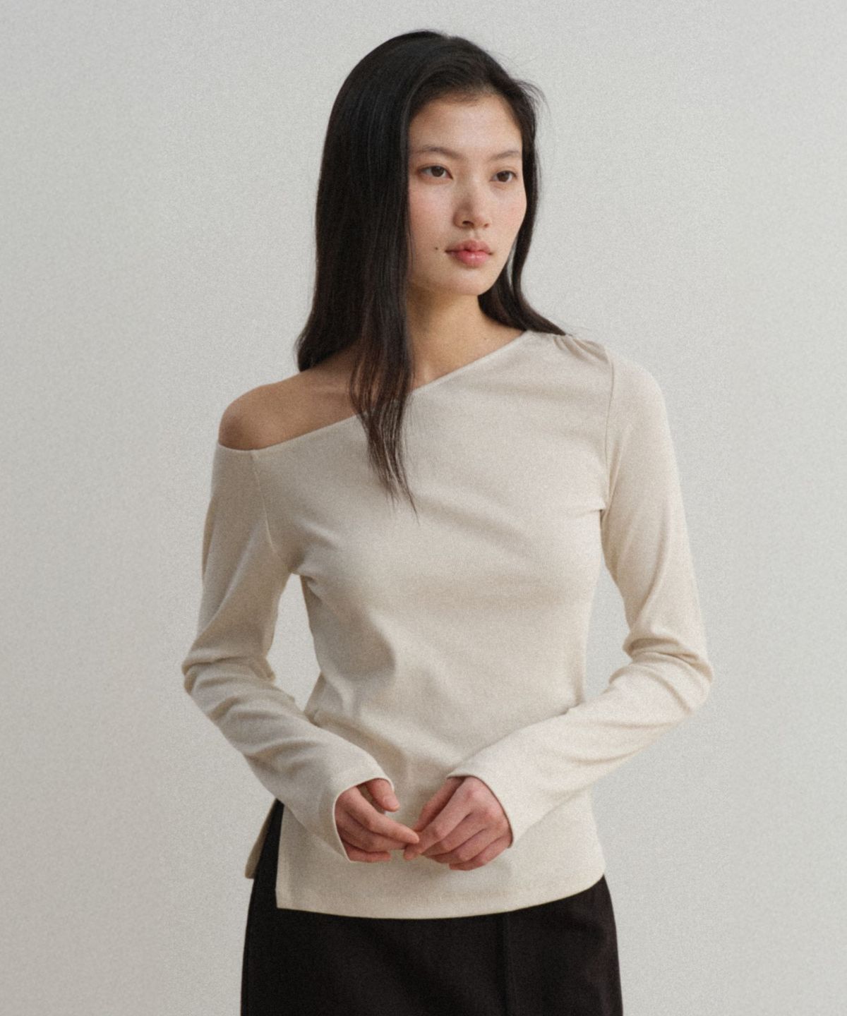 토와브(TOWAV) YAN OFF SHOULDER TEE_CREAM