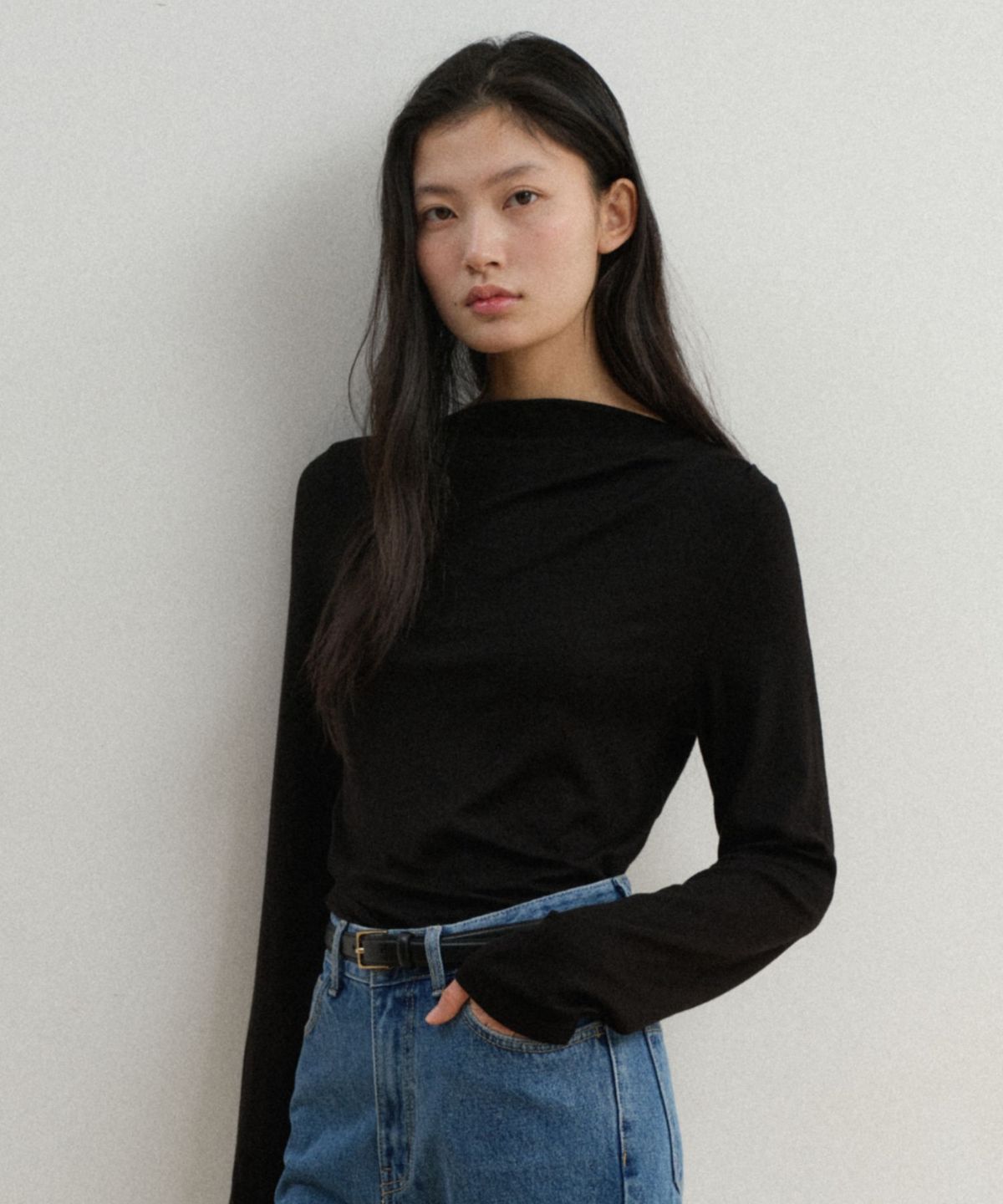 토와브(TOWAV) BLUR DRAPE TEE_BLACK