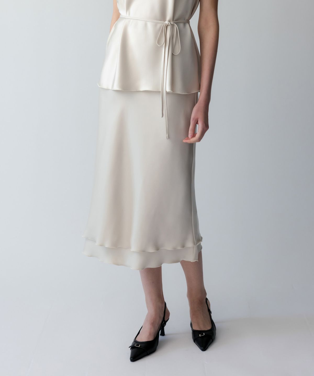토와브(TOWAV) VEILL SATIN SKIRT