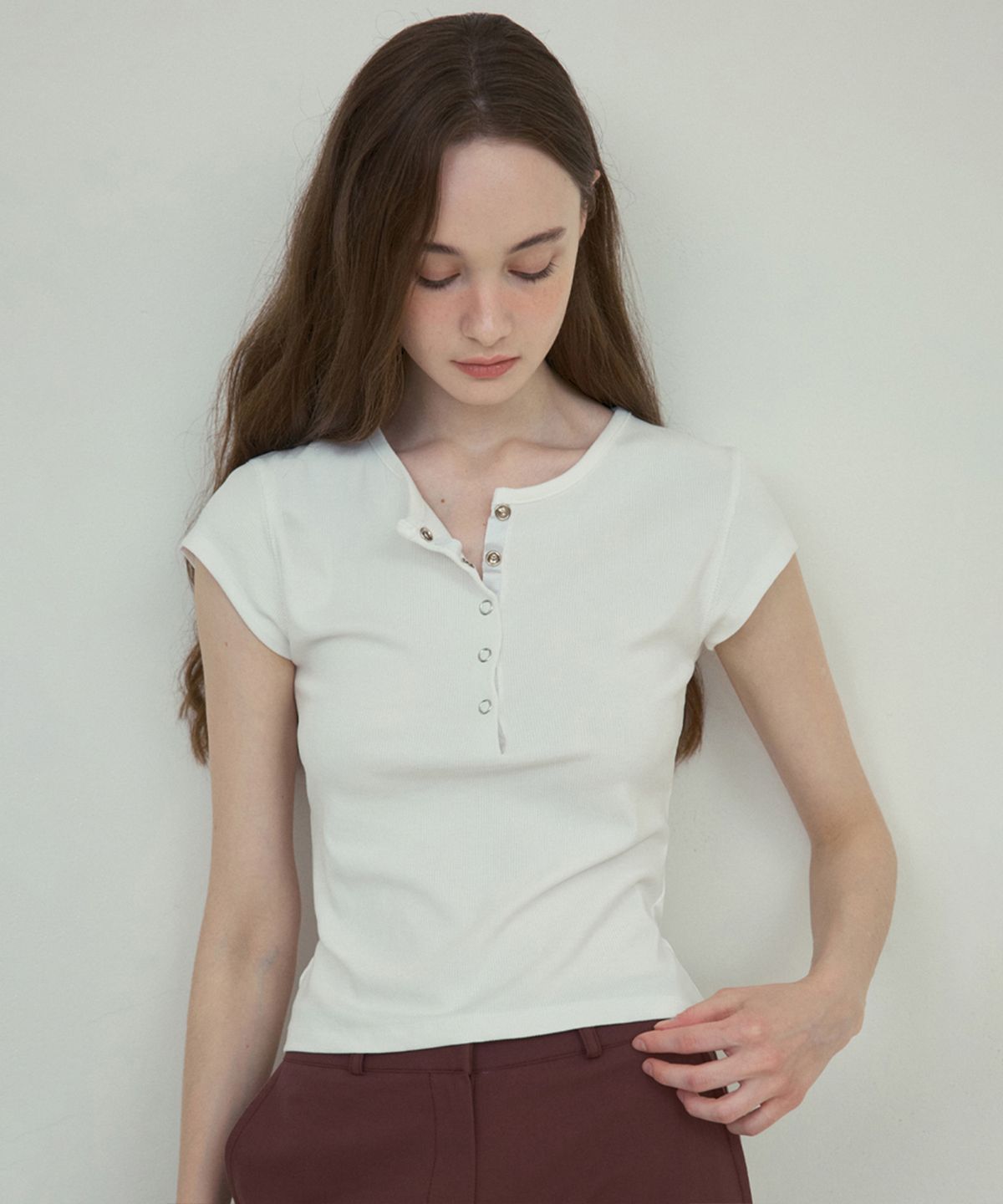 아우어노스텔지아(OURNOSTALGIA) Vintage Snap henryneck t-shirt_Ivory(O25-TP12)