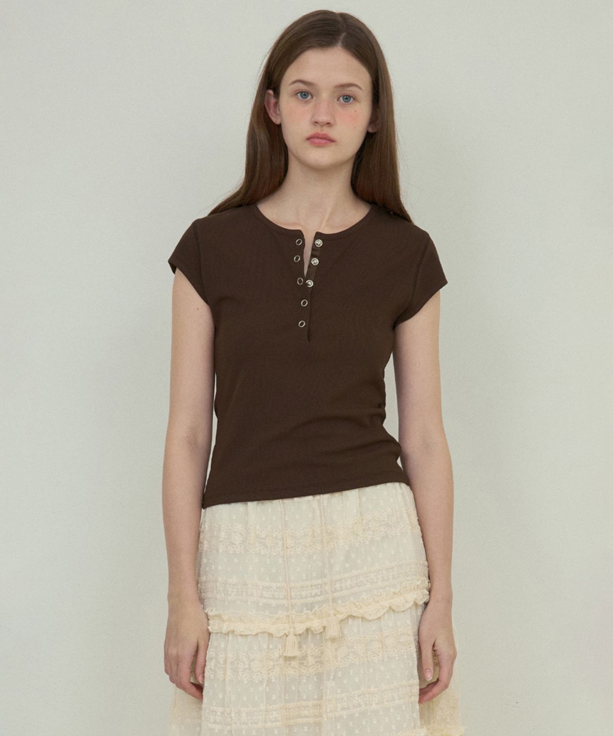 아우어노스텔지아(OURNOSTALGIA) Vintage Snap henryneck t-shirt_Brown(O25-TP12)