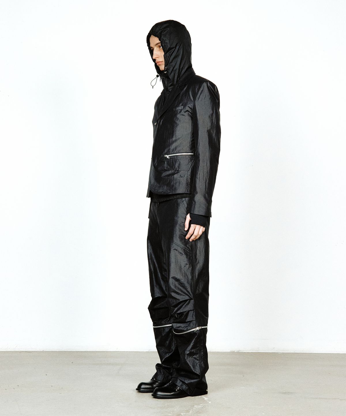 유지(YUJI) TECH ZIP BLAZER BLACK