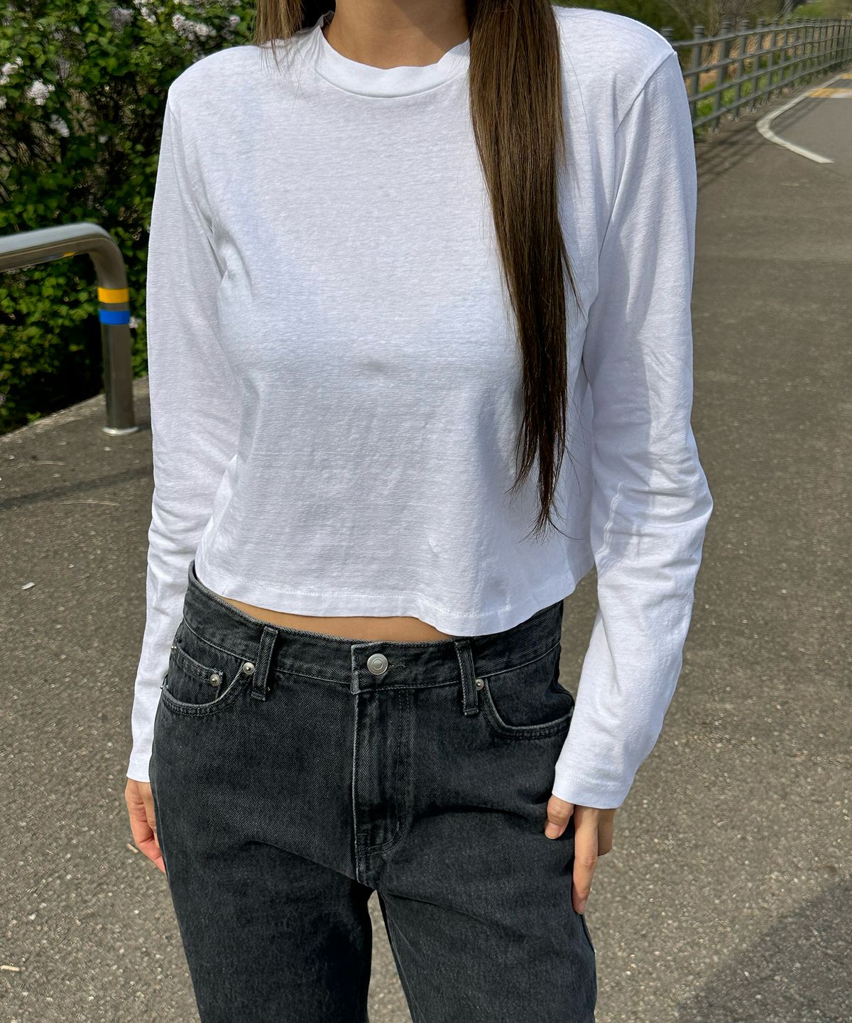 플라비즘(PLAVISM) Women Crop Long Sleeve Tee - White