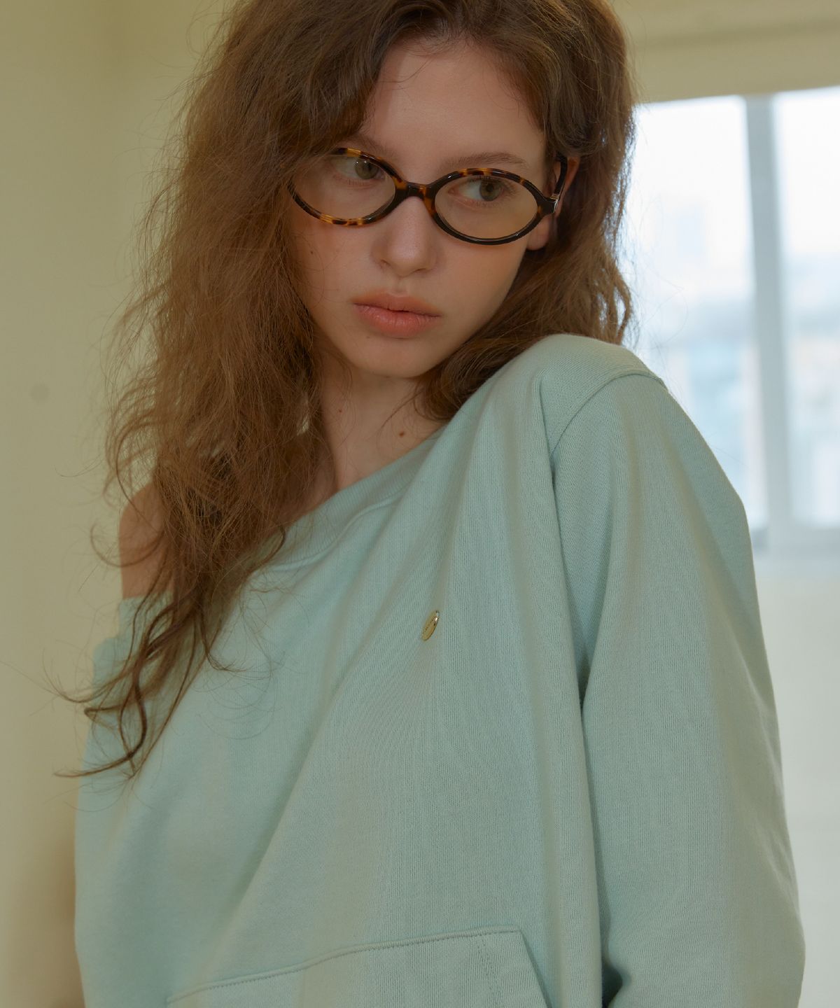 아노에틱(ANOETIC) ANC OFF-SHOULDER POCKET SWEATSHIRT_MINT