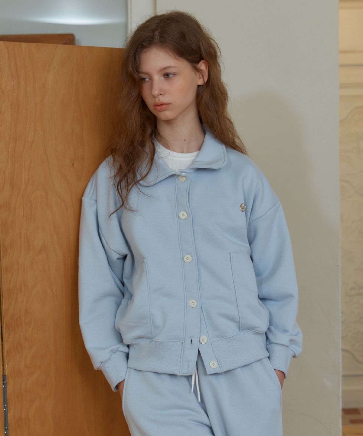아노에틱(ANOETIC) ANC BUTTON COLLAR SWEAT CARDIGAN_SKYBLUE