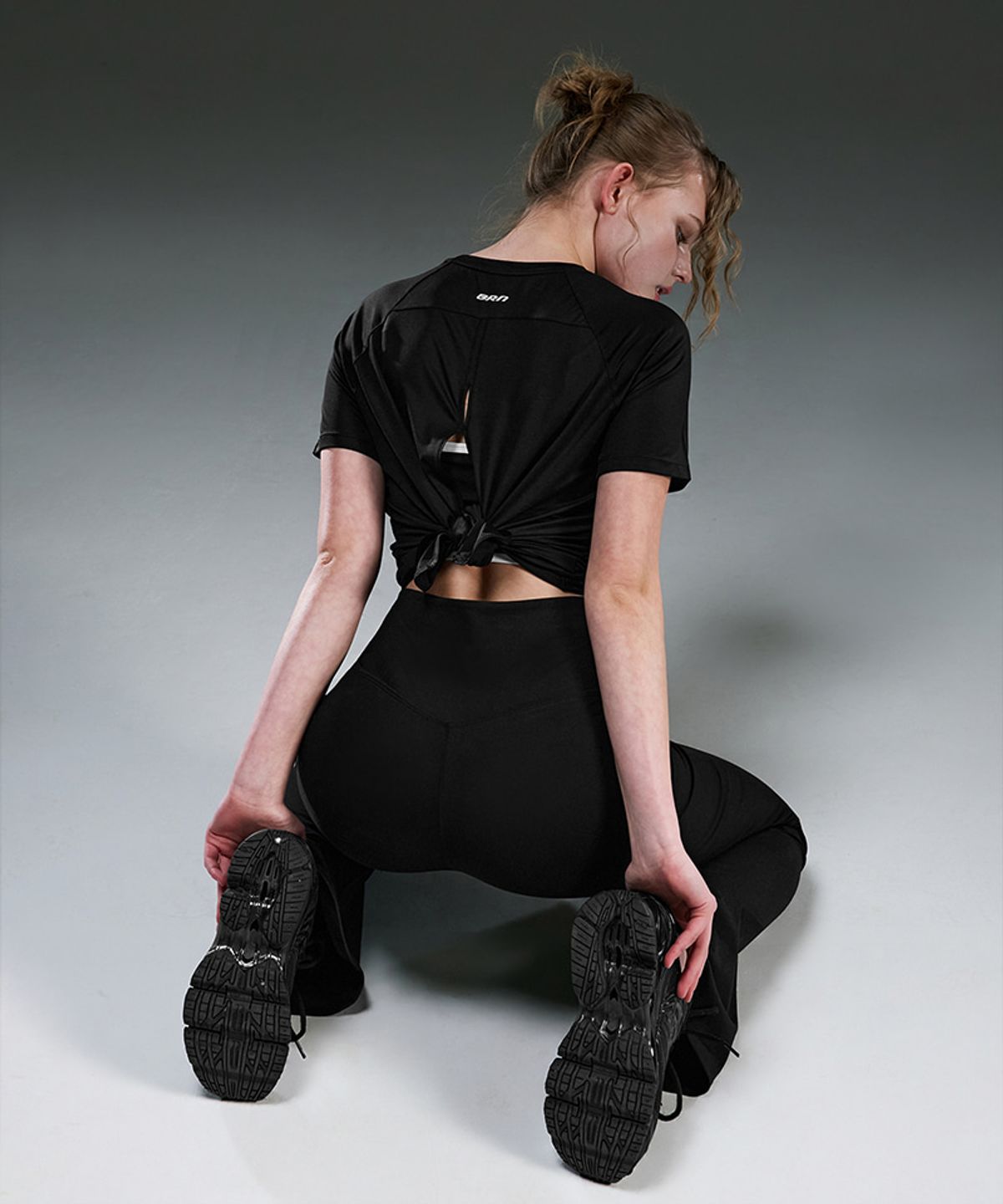 본투윈(BORN TO WIN) W SLIT COVER UP T-SHIRTS [BLACK]