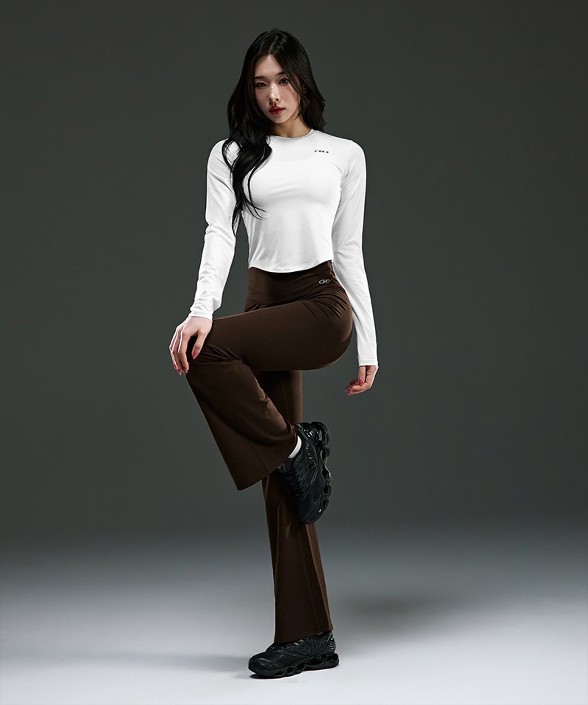 본투윈(BORN TO WIN) W SYMBOL B QUICK DRY SEMI CROP LONG SLEEVE [WHITE]