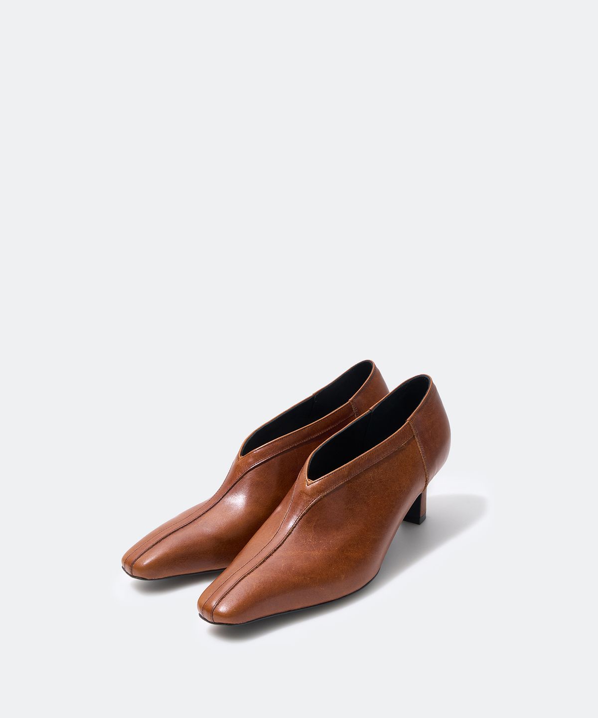 유지(YUJI) SPEAR HEEL CAMEL BROWN