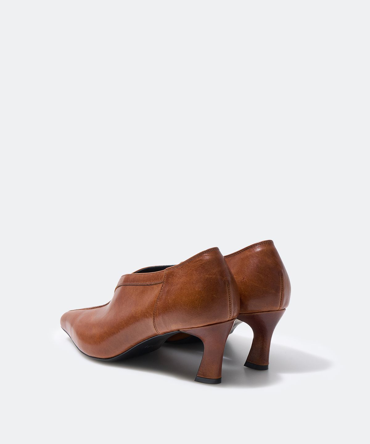 유지(YUJI) SPEAR HEEL CAMEL BROWN