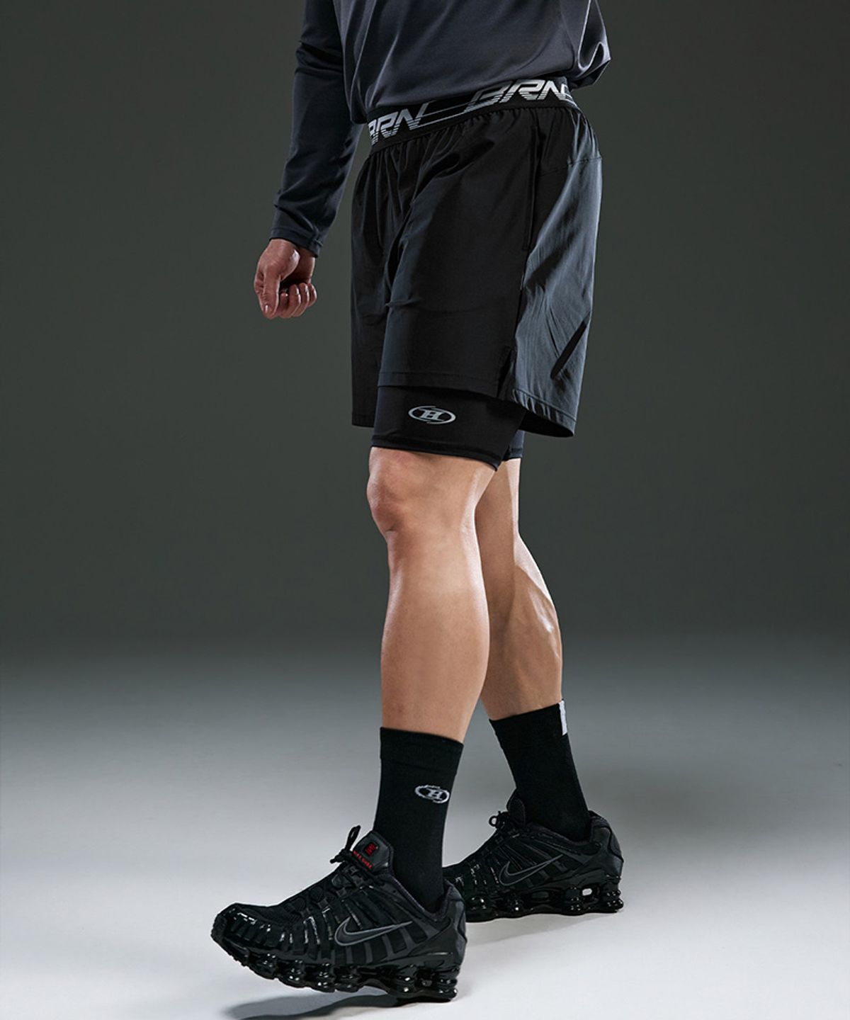 본투윈(BORN TO WIN) BRN LOGO BAND 2 IN 1 SHORTS [BLACK]