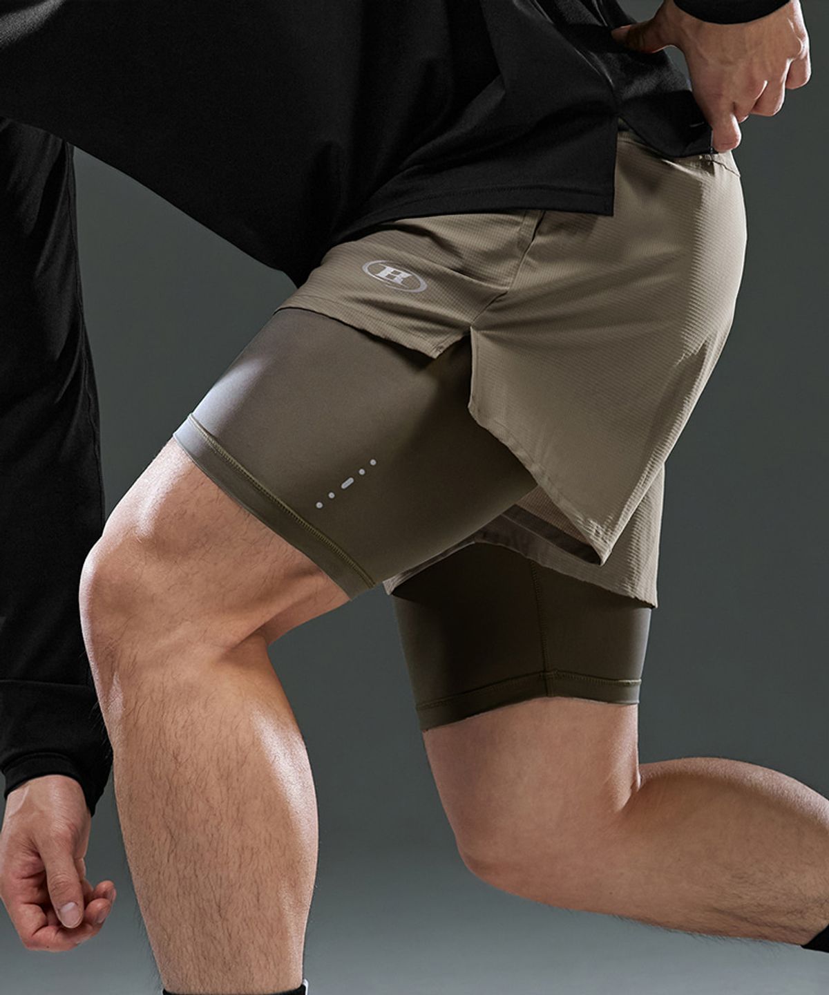 본투윈(BORN TO WIN) SYMBOL B ACTIVE 2 IN 1 SHORTS [BEIGE]