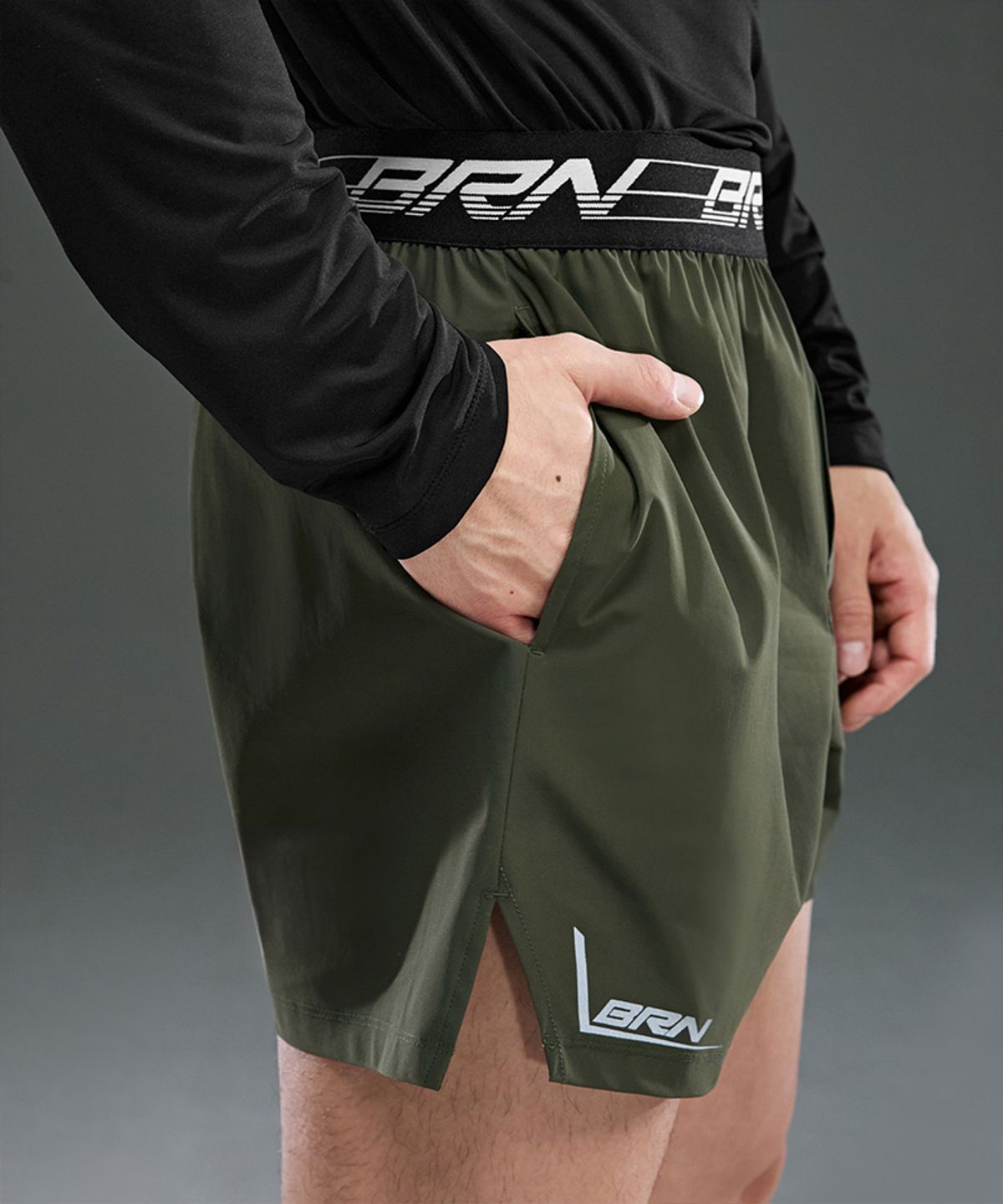 본투윈(BORN TO WIN) BRN LOGO BAND STRETCH SHORTS [KHAKI]