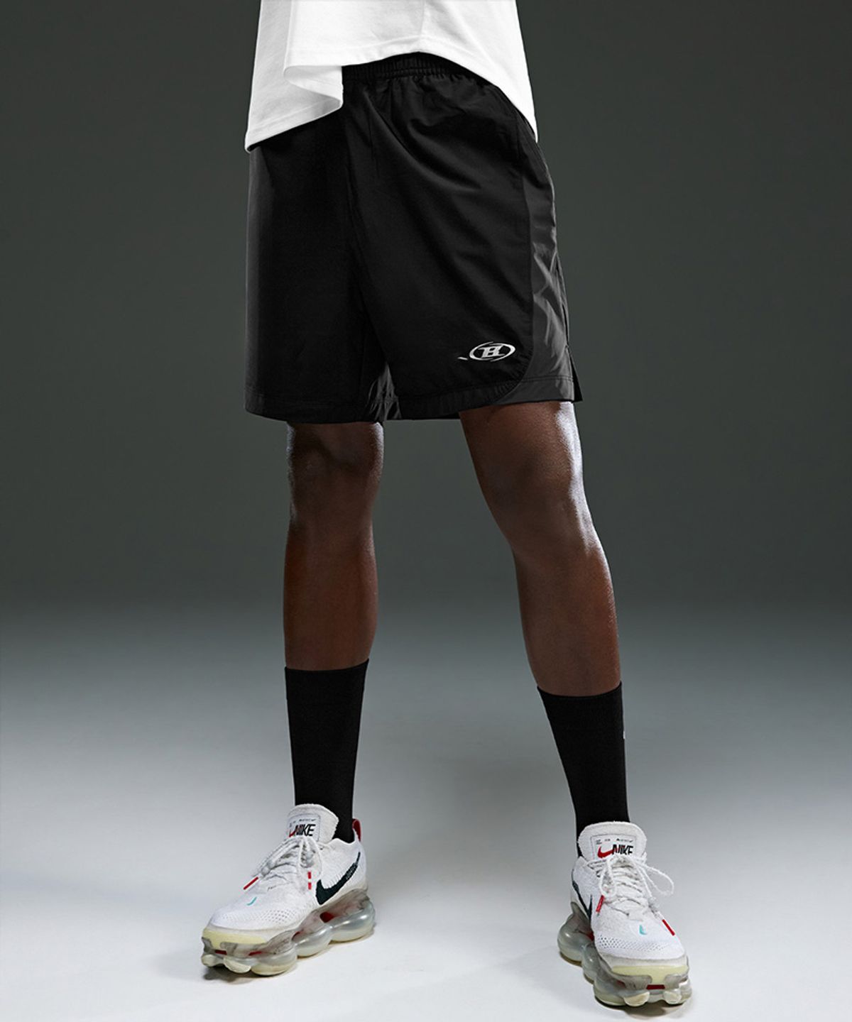 본투윈(BORN TO WIN) SYMBOL B ACTIVE SHORTS [BLACK]