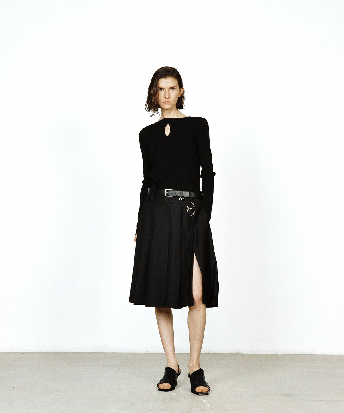 유지(YUJI) ORBE SLINGBACK BLACK
