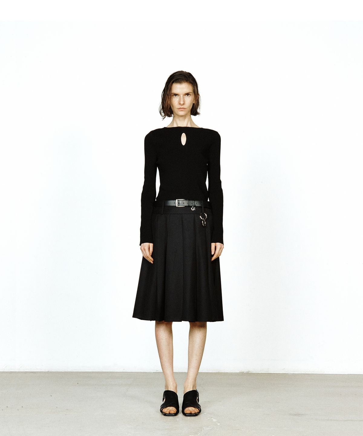 유지(YUJI) ORBE SLINGBACK BLACK