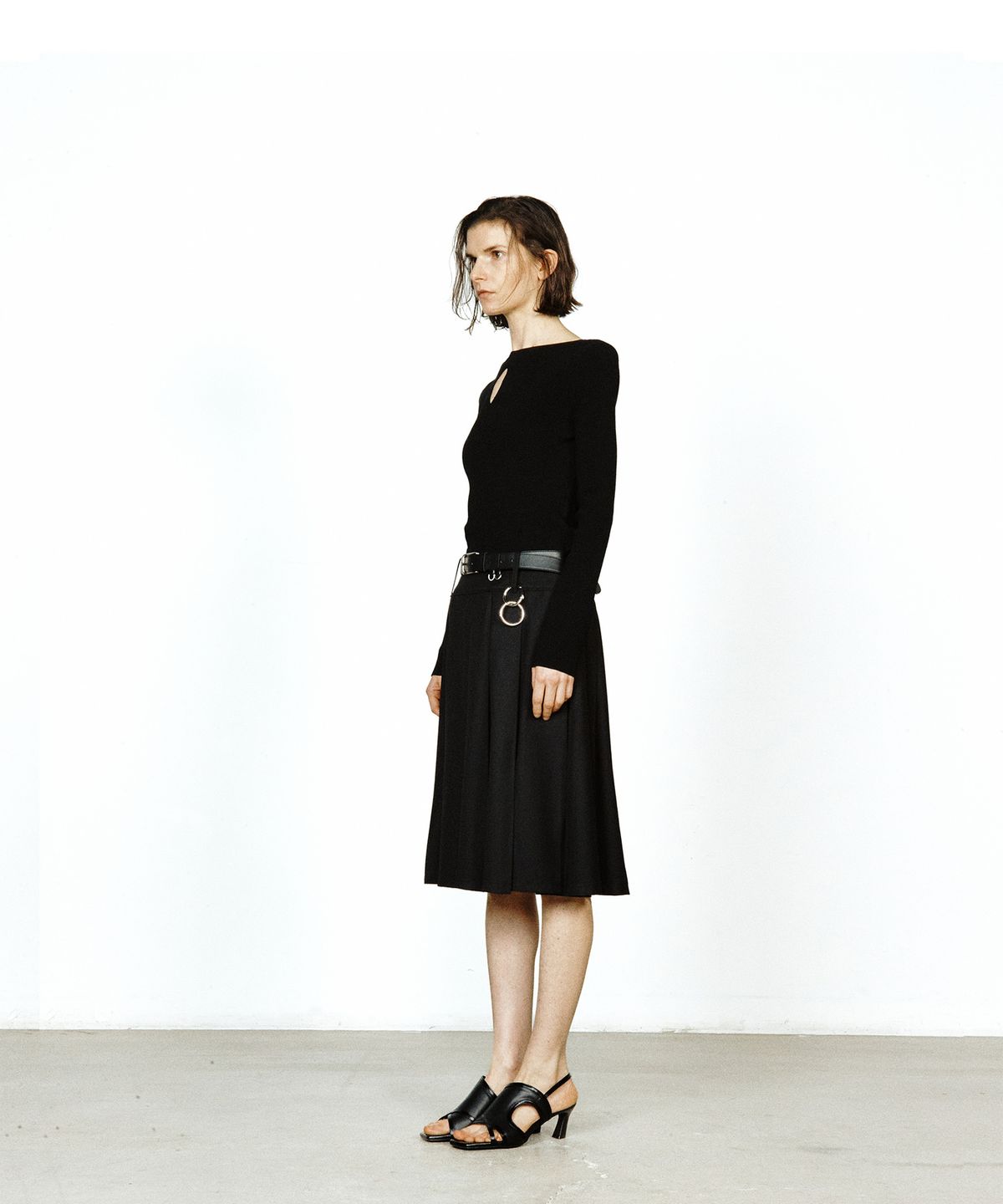유지(YUJI) ORBE SLINGBACK BLACK