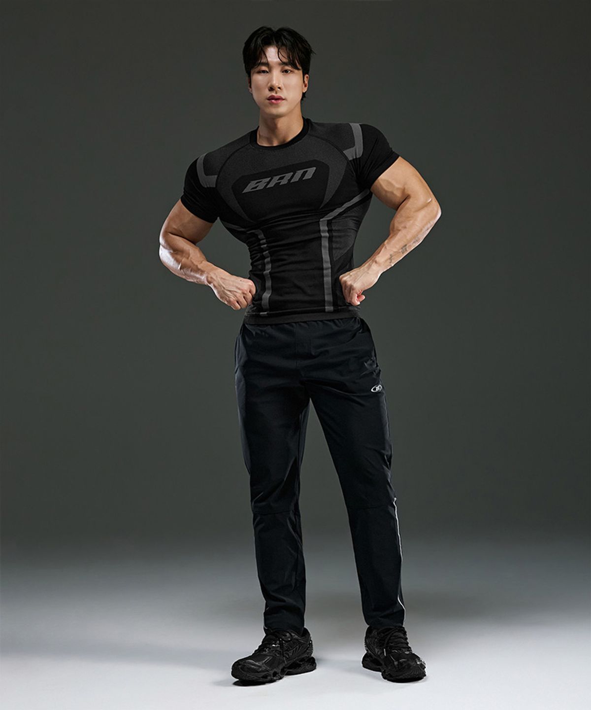 본투윈(BORN TO WIN) BRN LOGO BAND TECH FORM PANTS [BLACK]