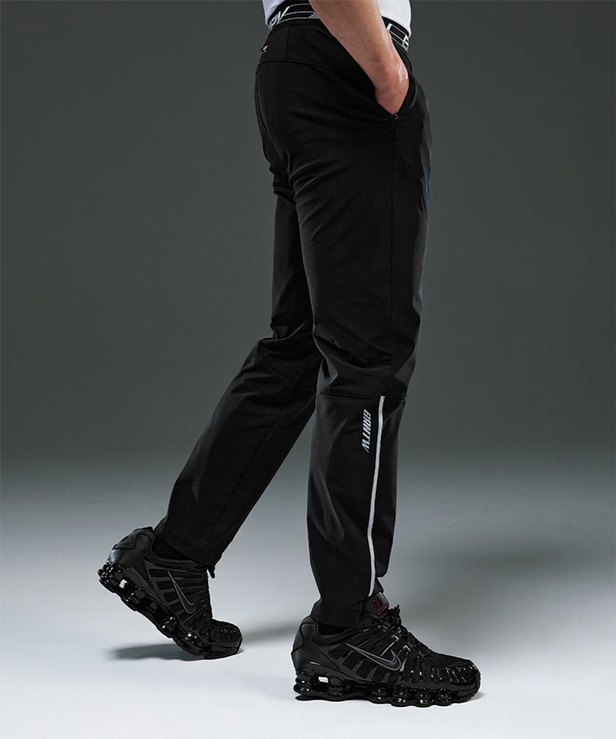 본투윈(BORN TO WIN) BRN LOGO BAND TECH FORM PANTS [BLACK]