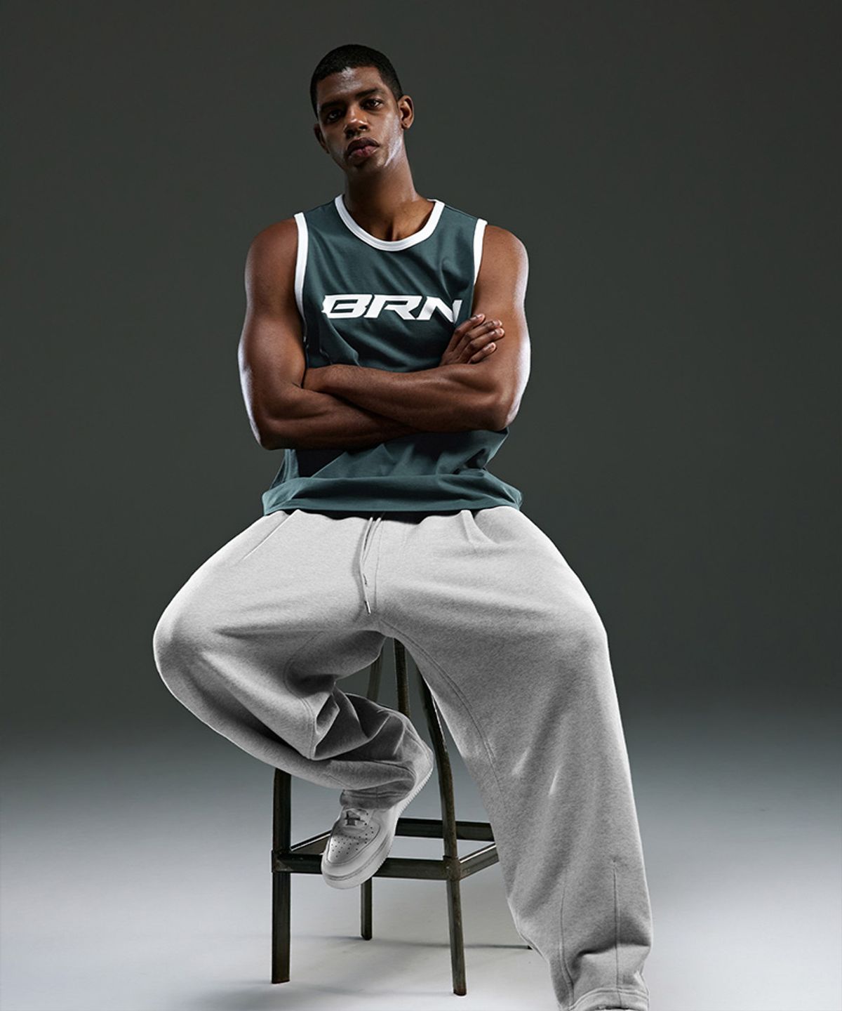 본투윈(BORN TO WIN) BRN COMFORT FIT SLEEVELESS [GREEN]