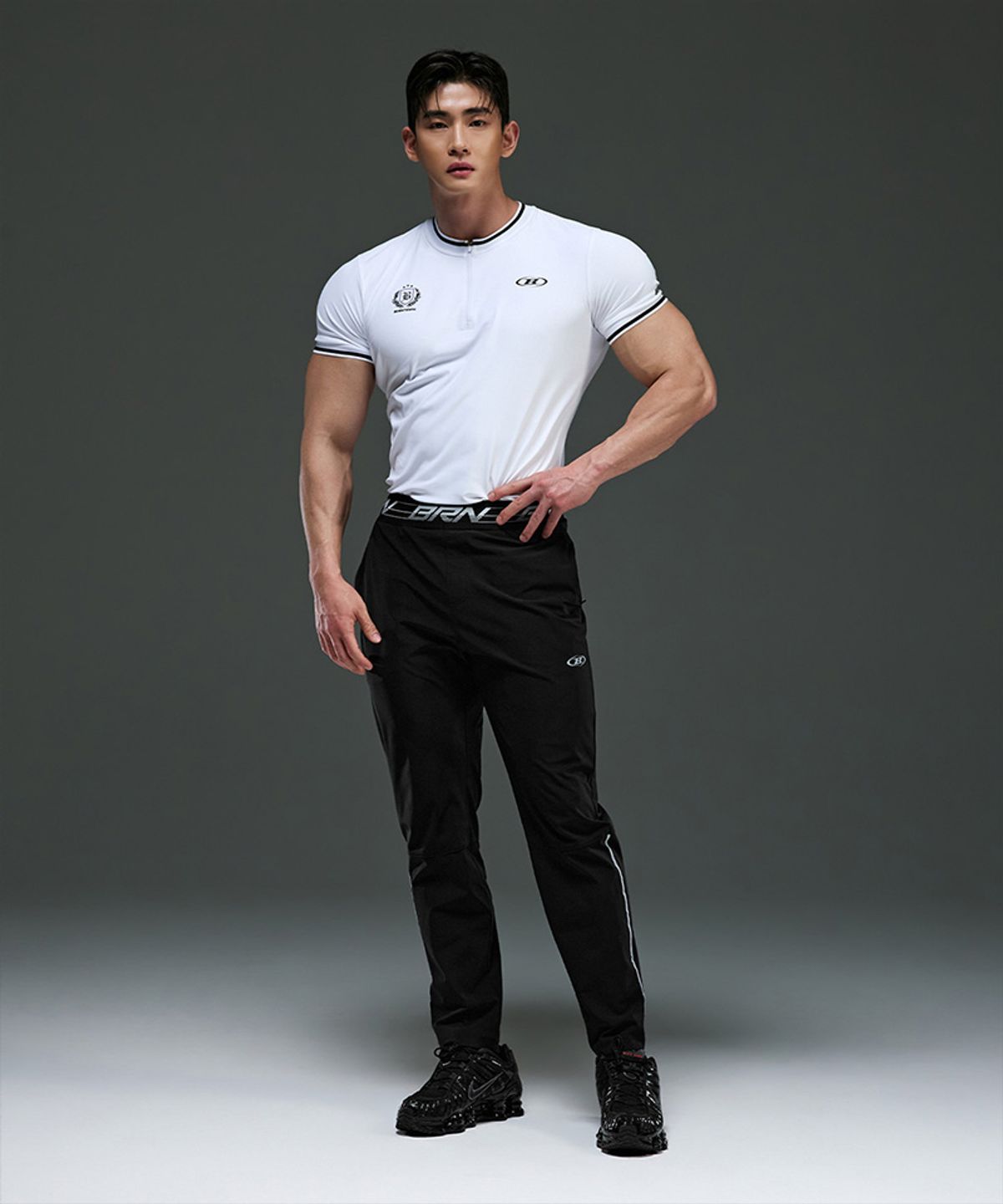 본투윈(BORN TO WIN) BRN EMBLEM HALF ZIP-UP JERSEY [WHITE]