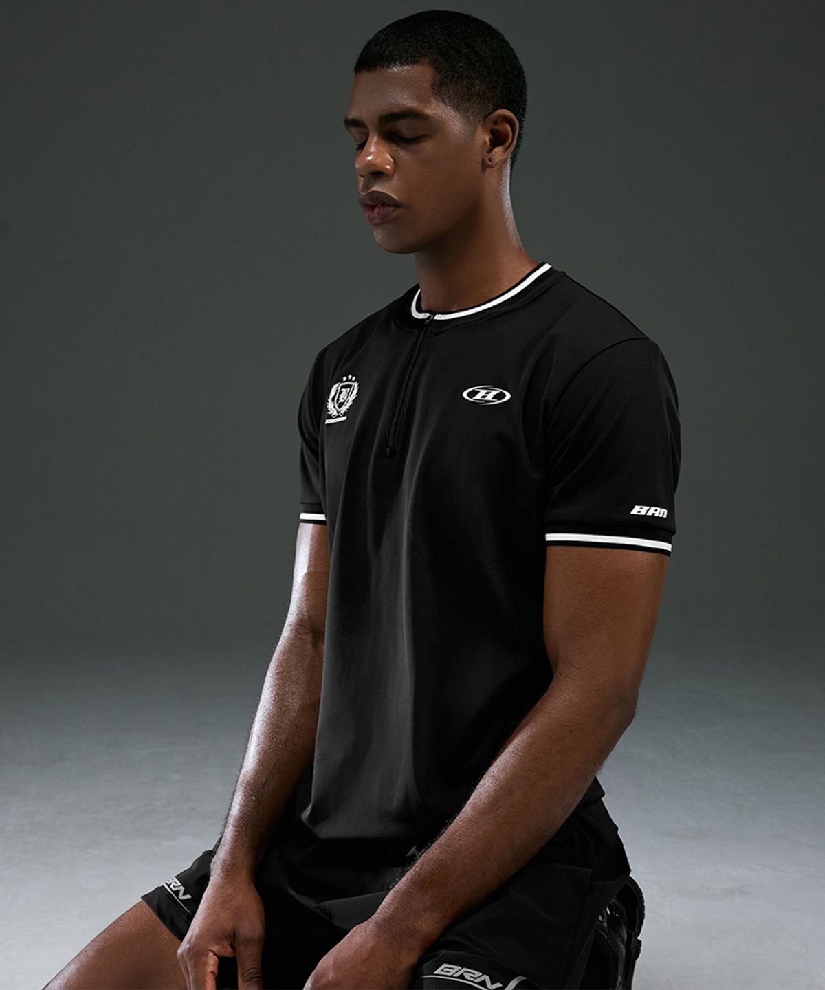 본투윈(BORN TO WIN) BRN EMBLEM HALF ZIP-UP JERSEY [BLACK]