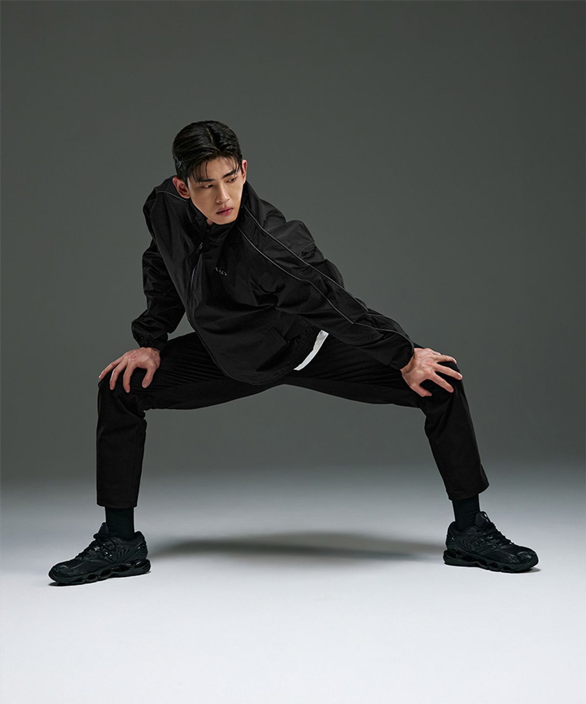 본투윈(BORN TO WIN) CHROME B WARM UP JACKET [BLACK]