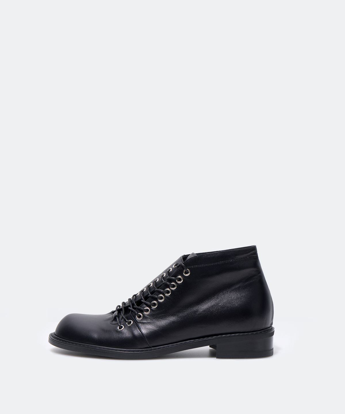 유지(YUJI) EYELET RING SHOES BLACK