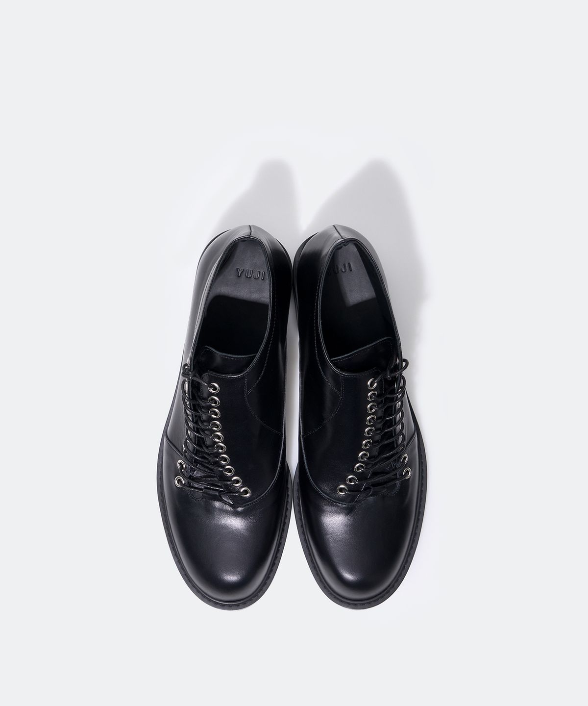유지(YUJI) EYELET RING SHOES BLACK
