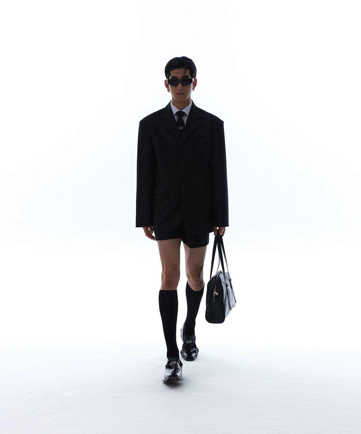 모어댄블랙(MORE THAN BLACK) LOGO MICRO SHORTS