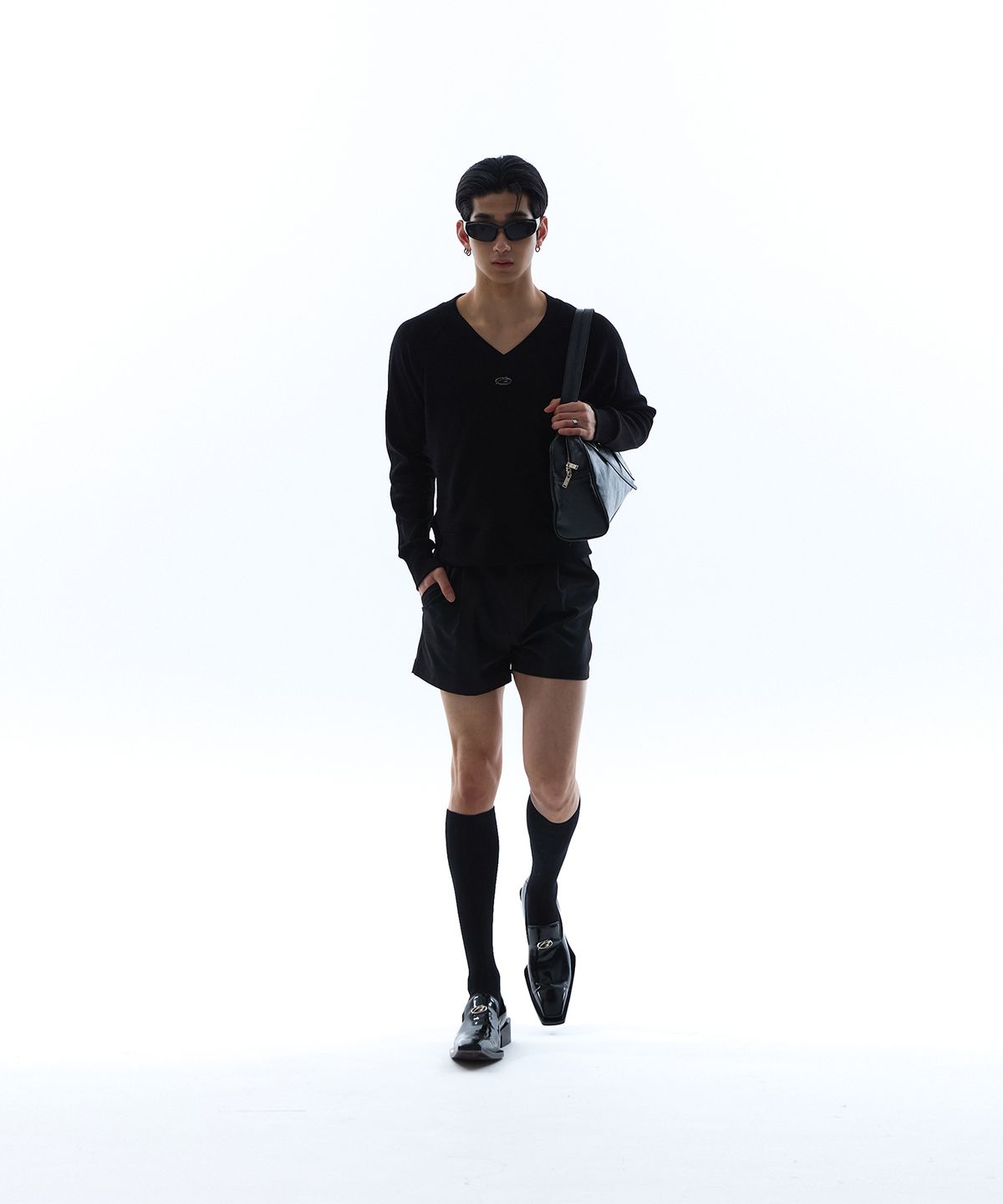 모어댄블랙(MORE THAN BLACK) LOGO MICRO SHORTS